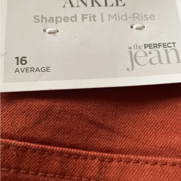 Christopher and Banks -the PERFECT Jean-  Ankle -Shaped Fit - Mid-Rise - Size 12 - Picture 6 of 7